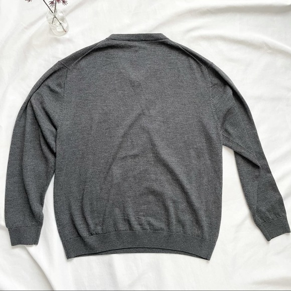 Turnbury Extra Fine Merino Wool Grey Vneck Sweater - Picture 4 of 4